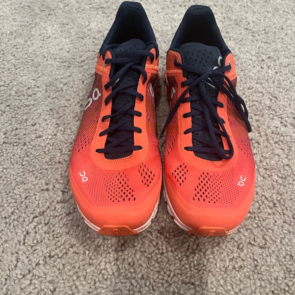 ON Womens Cloud Running Coral Orange & Navy Lightweight Running Shoes, 8.5.